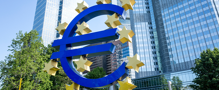 EUR/USD drops post ECB as dollar rebounds 